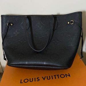 Neverfall MM Black Tote with Wristlet